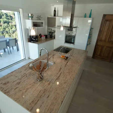 Villa 452 Chemin Du Collet Rouge *